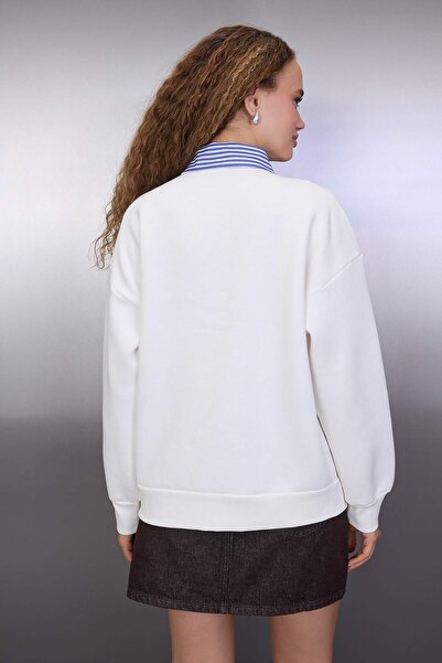 Trendyol Collection Ecru Oversize/Wide Fit Woven Garni Detailed Polo Neck Knitted Sweatshirt Twoaw26Sw00116