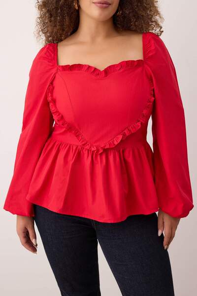 Trendyol Curve Teen Red Heart Detaillierte gewebte Bluse in Übergröße TBBAW26AF00051