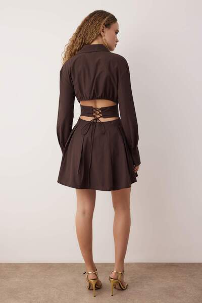 Trendyol Collection Κοντό βραδινό φόρεμα από ποπλίνα με καφέ κορσέ λεπτομέρεια, νυχτερινό φόρεμα αποφοίτησης TPRAW25EL00108