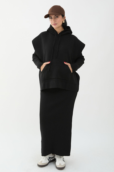 InStyle Черен трикотажен костюм с качулка