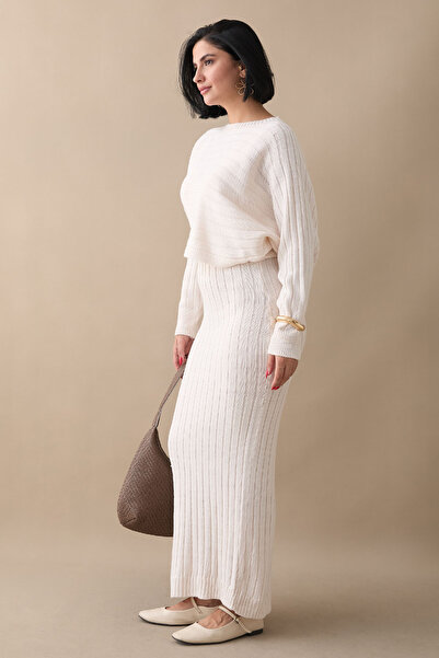 InStyle Екрю трикотажний короткий светр і сукня