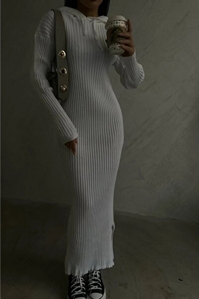 lovebox Γυναικείο φόρεμα με λευκή κουκούλα με σχισμή μάξι μήκους 6670