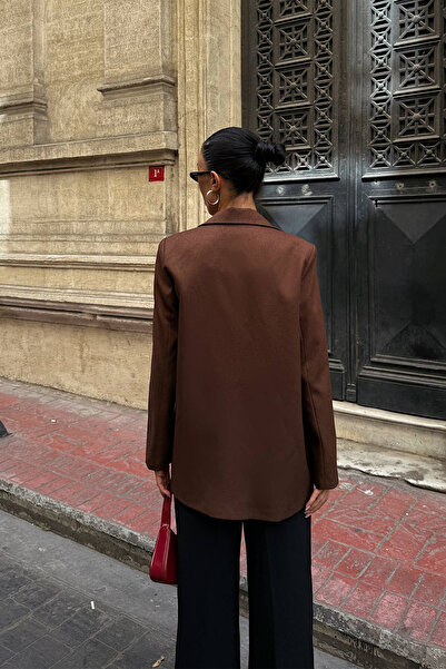 Ortaya Çık Блейзър с детайли от кафени пръстени