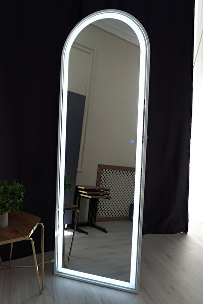 Hediyeler Kapında LED İşikli Beyaz Metal Çerçeveli Influencer Ve Ayaklı Boy A...