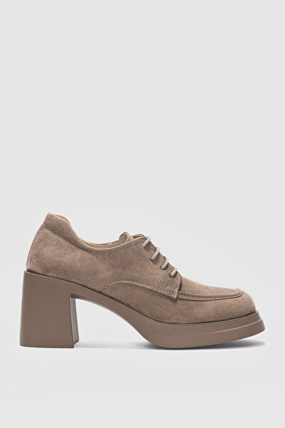 selinshoes Saviel Bağcık Детальні жіночі туфлі на товстому каблуці - БЕЖЕВИЙ ЗАМШ