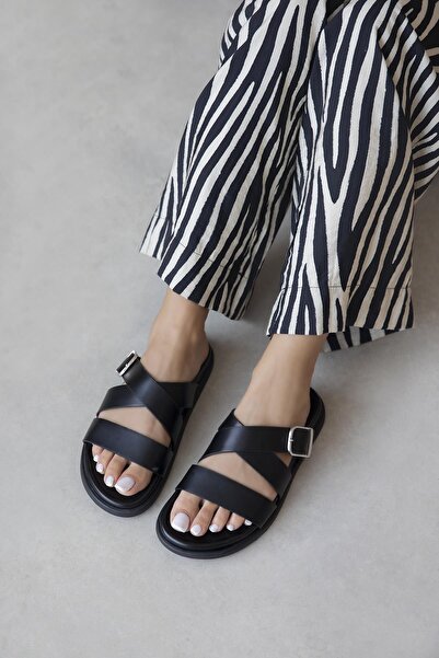 STRASWANS Norkys Women's Buckle Detail Daily Comfort Slippers Black