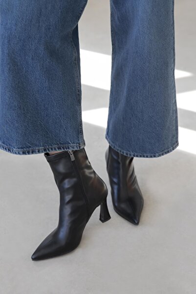 STRASWANS Черни дамски кожени ботуши на ток с пино Poppin