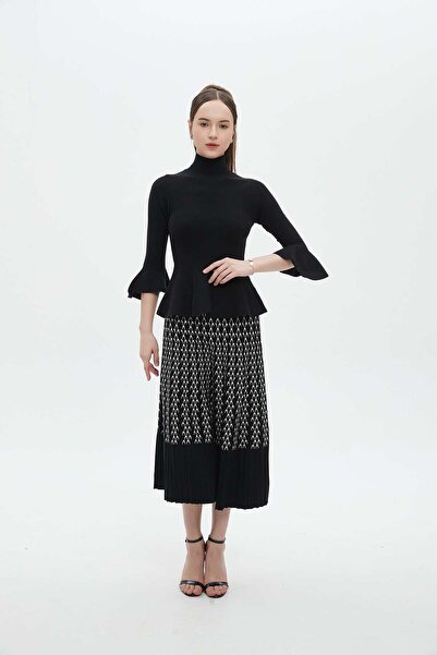 mica تنورة ميدي مطبوعة باللونين الأبيض والأسود