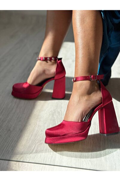 Favi Ayakkabı Бордові атласні туфлі з камінням на платформі з детальним носко...