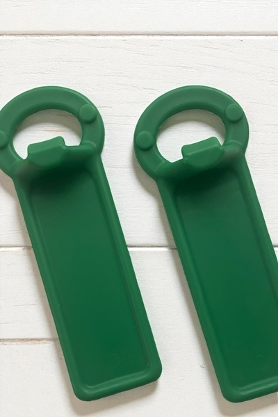 Dore Voir 2 Pieces Hard Plastic Can/Bottle Opener - Green