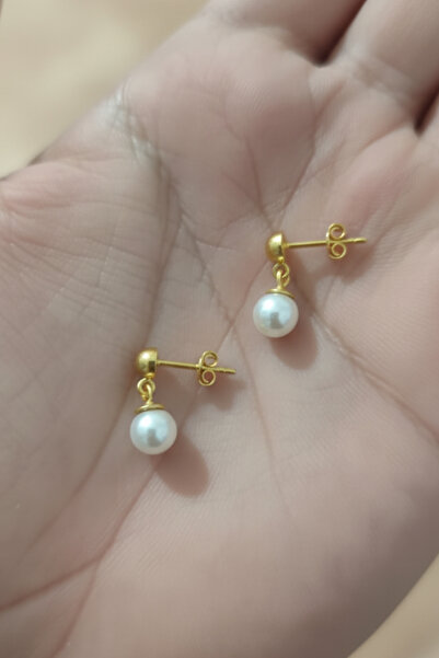 bymissmücevherat 14K Altın Kaplama Gümüş Mayorka İnci 6mm Sallantılı Küpe 1.5cm