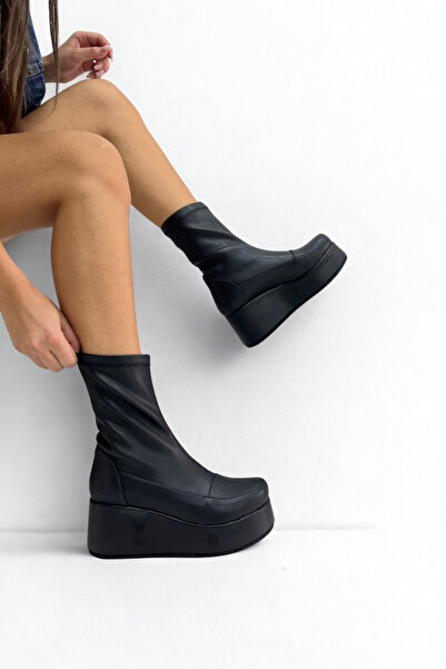 inizio Black Thick Sole Women's Boots V4240