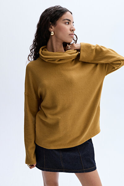 Mudo Stand Collar Sweatshirt