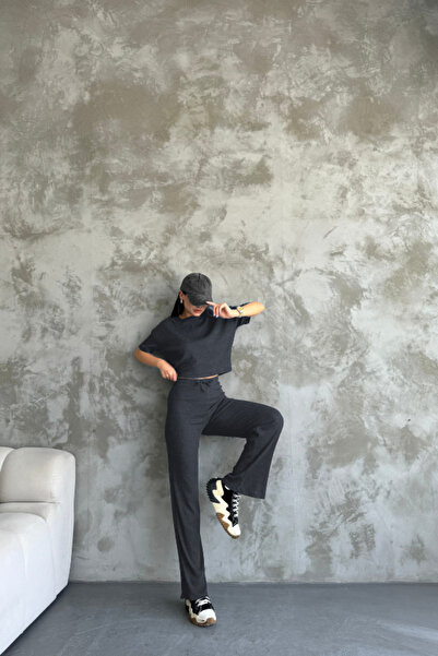 CMZ COLLECTİON بدلة نسائية مريحة ذات لون بيج - تي شيرت كبير الحجم وبنطلون عال...