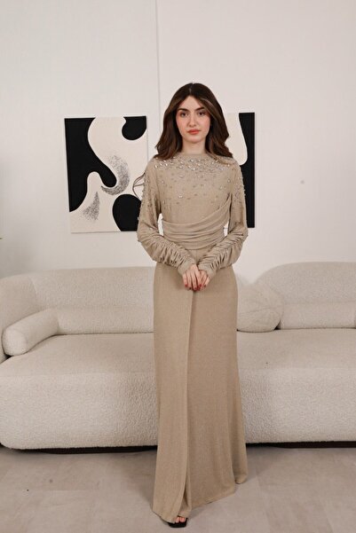 Generic Long gold evening dress with sparkling crystal sequins and elegant long sleeves