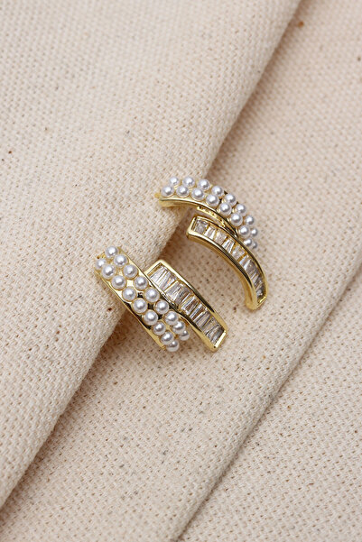 LA PERRY ACCESSORIES أقراط ذهبية اللون مزينة بحجر ترابيز صغير وتفاصيل من اللؤلؤ