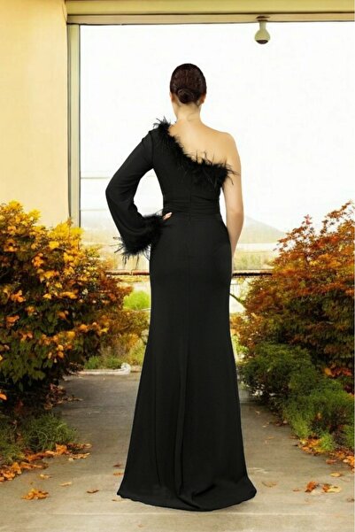 FaBe Fashion TEK KOLLU OMUZU AÇIK KOL UCU TÜY AKSESUARLI  MAKSİ KREP ELBİSE nişan-söz-mezuniyet