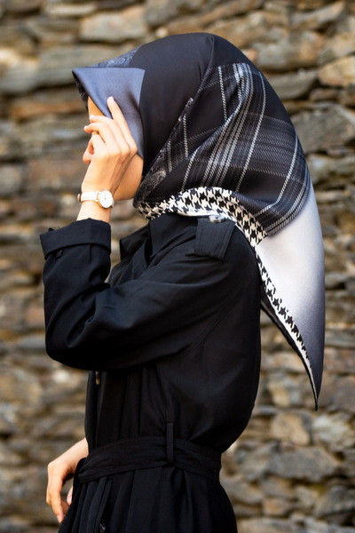 Vissona % 57 İPEK % 43 VİSKON Twill İpek Kazayaklı Ekoseli Leoparlı Ve Şal Desenli Siyah - Gri Renkli 90x90