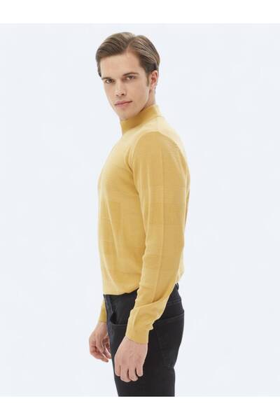 Kip Sarı Yarım Balıkçı Yaka Jakarlı Yün Karışımlı Triko Kazak