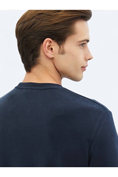 Kip Тъмносин суитшърт с щампа и кръгло деколте