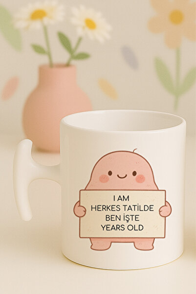 Witchy Co I Am Herkes Tatilde Ben İşte Years Old Yazılı Komik Kupa Bardak, Ha...