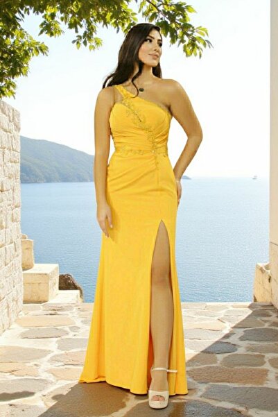 FaBe Fashion Tek Omuzlu Işlemeli -aplikli Yırtmaçlı Uzun Sarı Krep Abiye Elbisesi