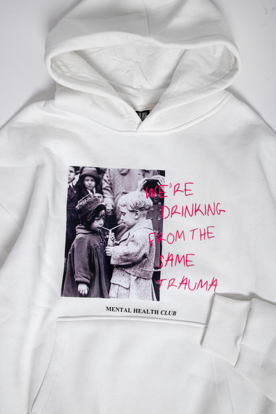 Sekizbiraltı Оверсайз бяла качулка с принт „Травма“ за мъже и жени