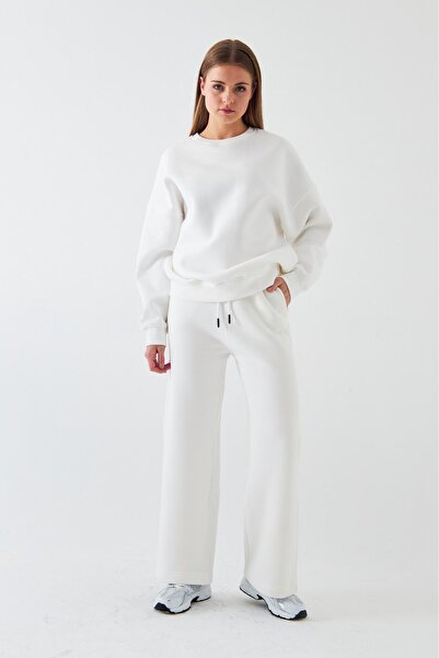 The Champ Clothing Unisex Oversize Tracksuit Set Basic White – Crew Neck, Wide Legs, 3 Thread Fleece