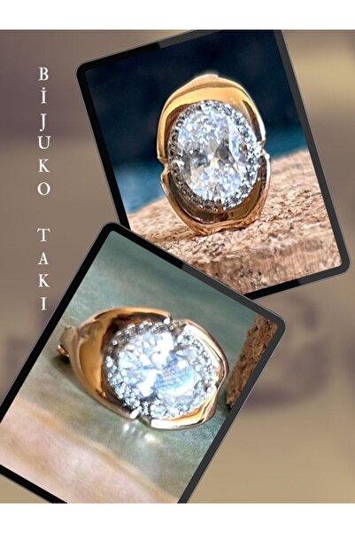 Butik أقراط صغيرة من نوع سوليتير على شكل وردة - تصميم عصري بسيط ولامع