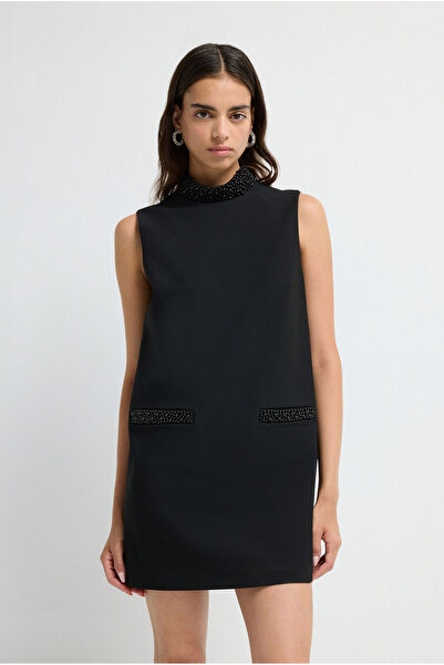 adL Dik Yaka Kolsuz Elbise