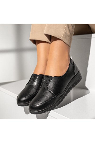 Modlet.ro Γυναικεία μαύρα casual παπούτσια με μεταλλικές λεπτομέρειες MOD13981