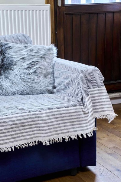 Dantelux Husa pentru scaun Oslo cu franjuri (170x215 cm) - piatra