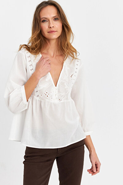 Cool & Sexy Women's Ecru Embroidery Detailed Blouse Mqs5837