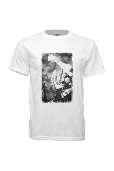 Leistung C&R Tricou Regina Maria in haine traditionale romanesti (ie)