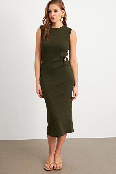 Cool & Sexy Sukienka midi z dekoltem w kolorze khaki i ozdobnymi guzikami dla kobiet TF74