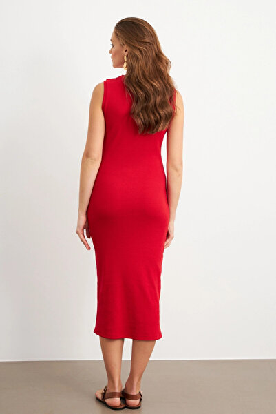 Cool & Sexy Damen-Midikleid mit roten Knöpfen und detailliertem Camisole-Midikleid TF74