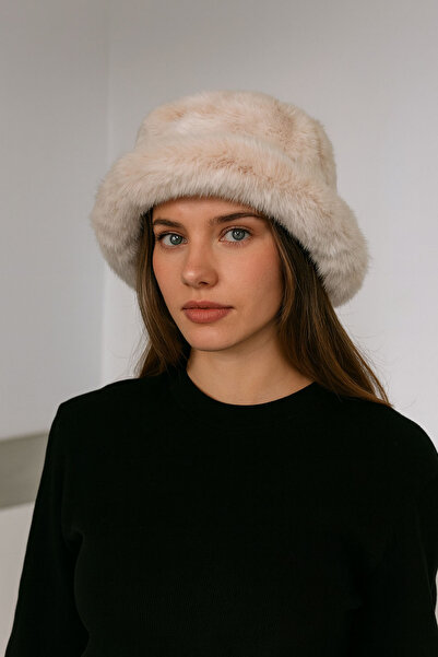 Neşeli Butik Дамска бежова плюшена шапка с помпон NBAKS001