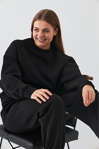 The Champ Clothing Unisex Oversize Sweatshirt Basic Black – Crew Neck, 3 Thread Fleece