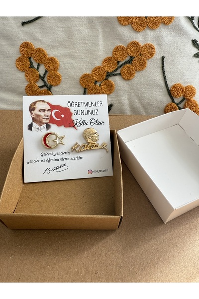 cacatasarım Ay Yıldız ve Atatürk Yaka Rozeti 2’li Set Öğretmenler Günü 29 Ekim Cumhuriyet Bayramı Kartlı Kutulu