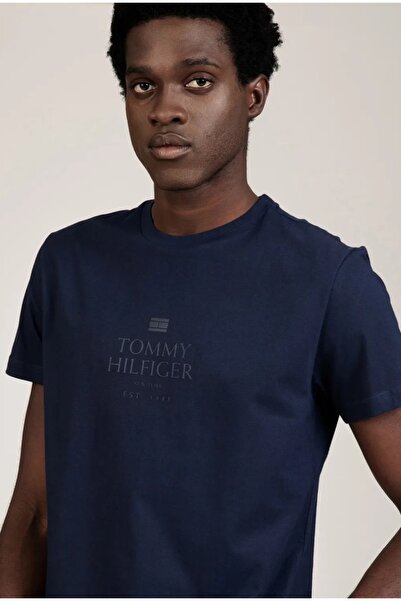 Tommy Hilfiger تي شيرت رجالي من القطن بشعار منقوش عادي Mw0Mw36496 Dw5