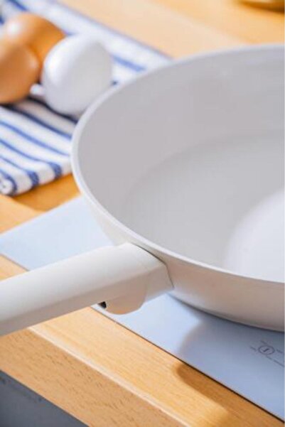 ACAR Ultimate Pro 28 cm Forged Pan Tkebt Cream