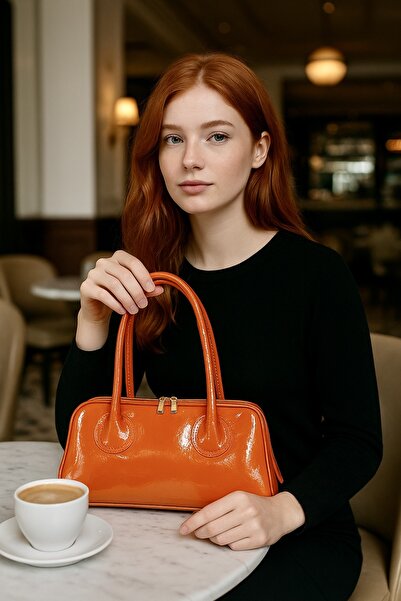 ESTUTE Pera Lüks Parlak Deri Omuz Çantası – Trend & Şık Tasarım