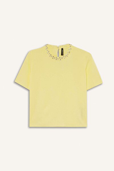 DeFacto Regular Fit Bisiklet Yaka İşlemeli Krep Kısa Kollu Triko Kazak F7894AX25AU