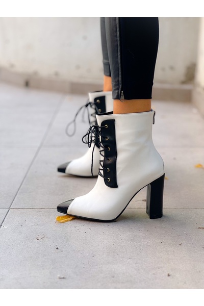 BERFONA ROMİS BEYAZ SİYAH BAĞCIKLI TOPUKLU BOT BOTTİE