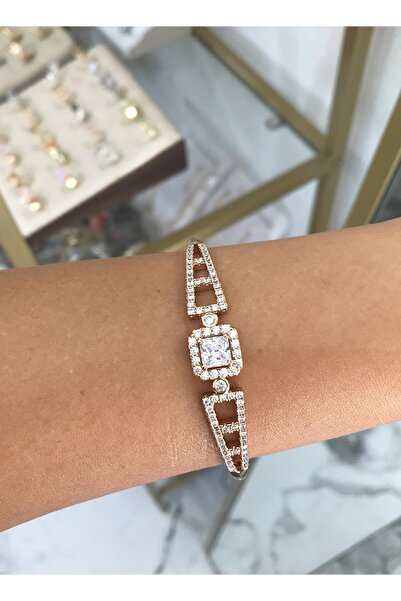 the ASEL İNCİ سوار برونزية على شكل قيود من حجر الباجيت