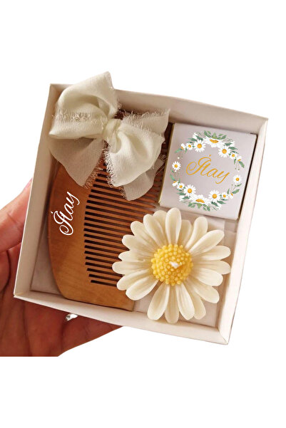 Home Kişiye Özel Tarak, Papatya Mum & Çikolata Set Nişan, Nikah, Mevlit, Doğu...