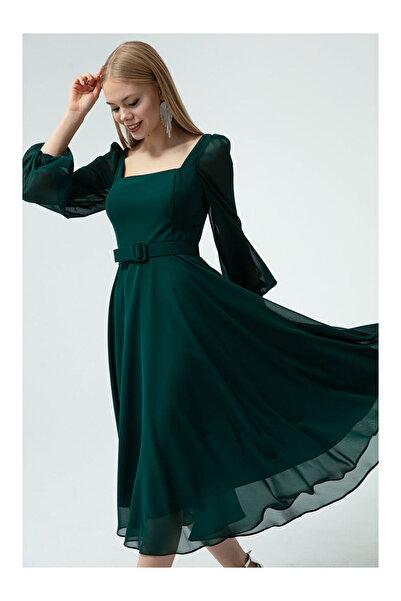 LC Waikiki Kadın Zümrüt Yeşili Kare Yaka Kemerli Midi Şifon Abiye Elbise