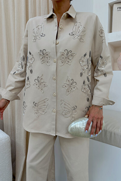 MİA NOURA KADIN ÖNÜ VE KOLLARI BONCUK İŞLEMELİ GABRDİN KUMAŞ OVERSİZE GÖMLEK