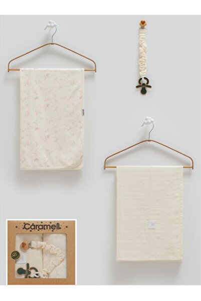 Caramell İncibaby Love 3-Piece Set (1 Combed Cotton Blanket - 1 Muslin Blanket - 1 Pacifier Strap) 80X90 cm