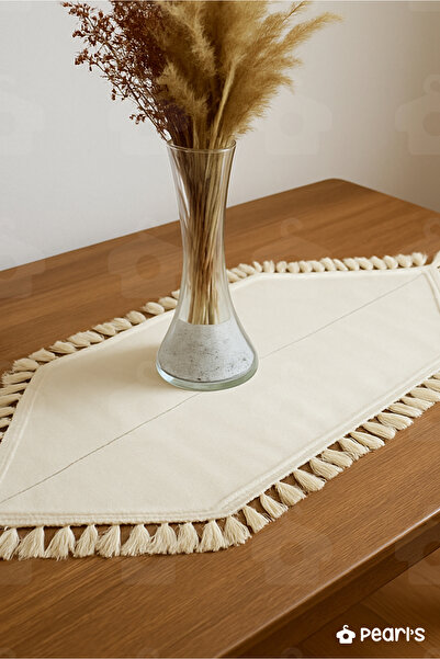 pearls مفرش طاولة رنر مزين بالشراشيب باللون البيج